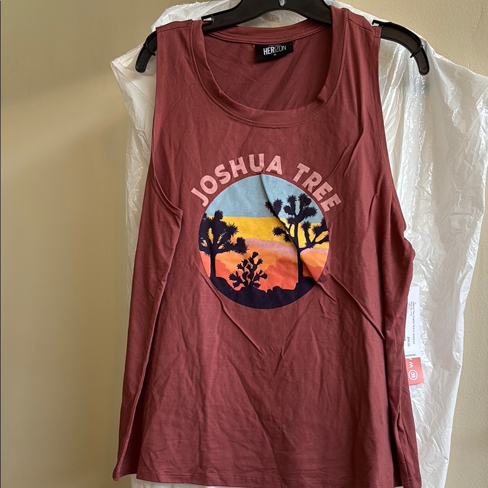 NWT- amazingly soft Women's Joshua Tree Graphic Tank Top -plum- 🌸bundle and save